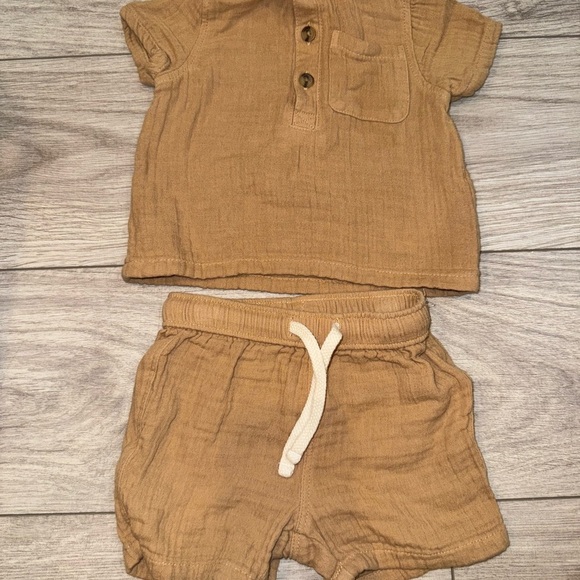 OLD NAVY Tan Baby Outfit Linen Set - Picture 1 of 5